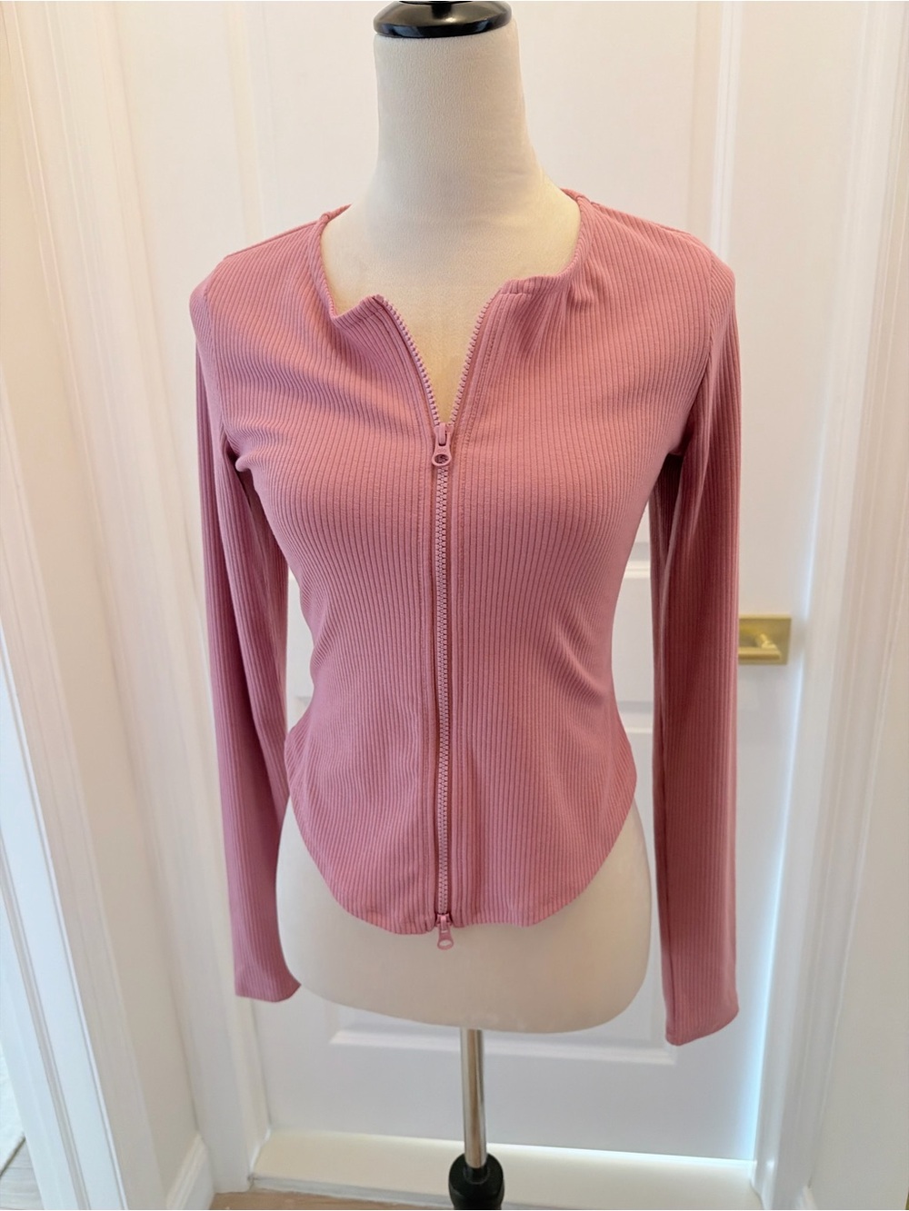 ALO SEAMLESS RIBBED JACKET MEDIUM PINK NWOT - Picture 6 of 9